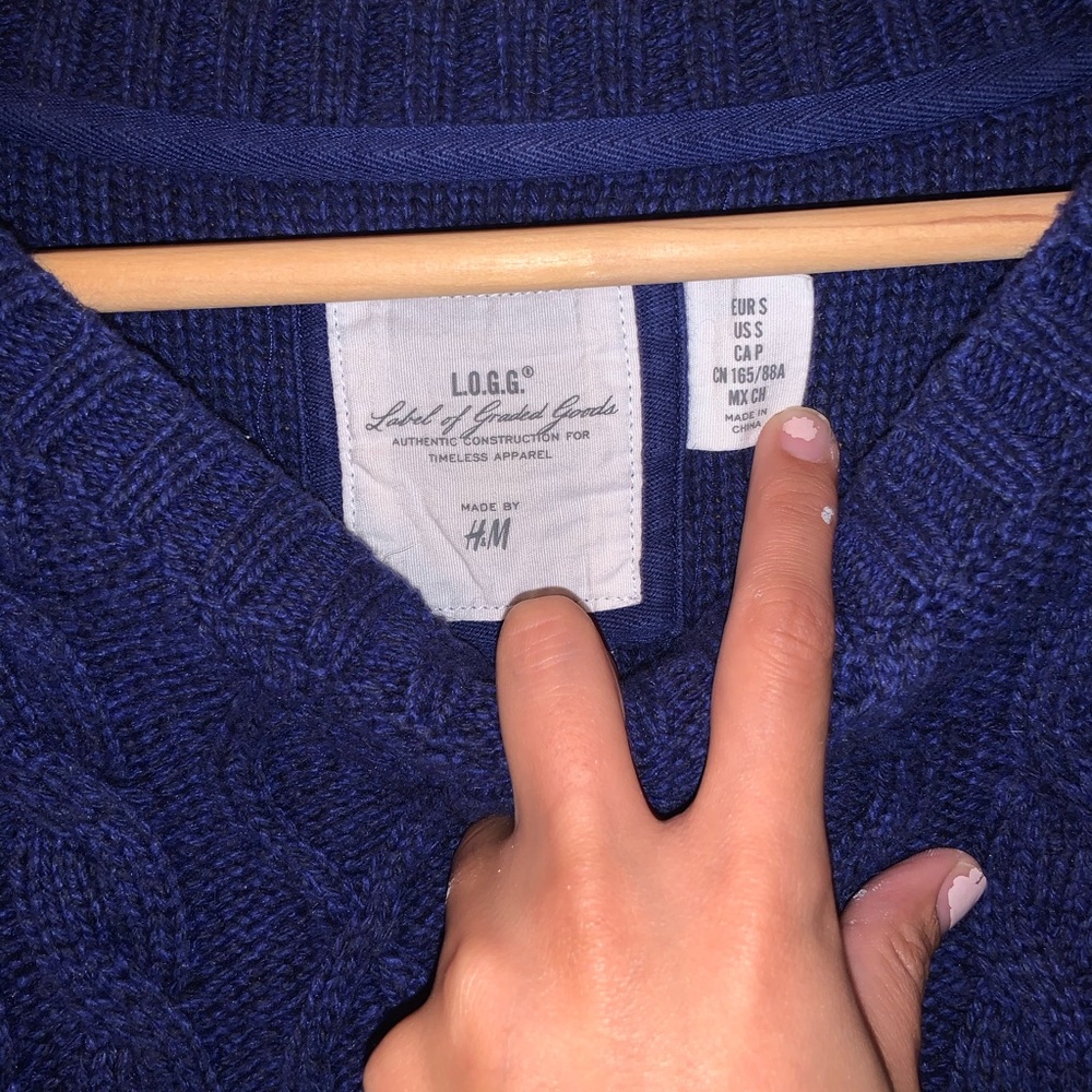 Blue Sweater - Picture 3 of 3